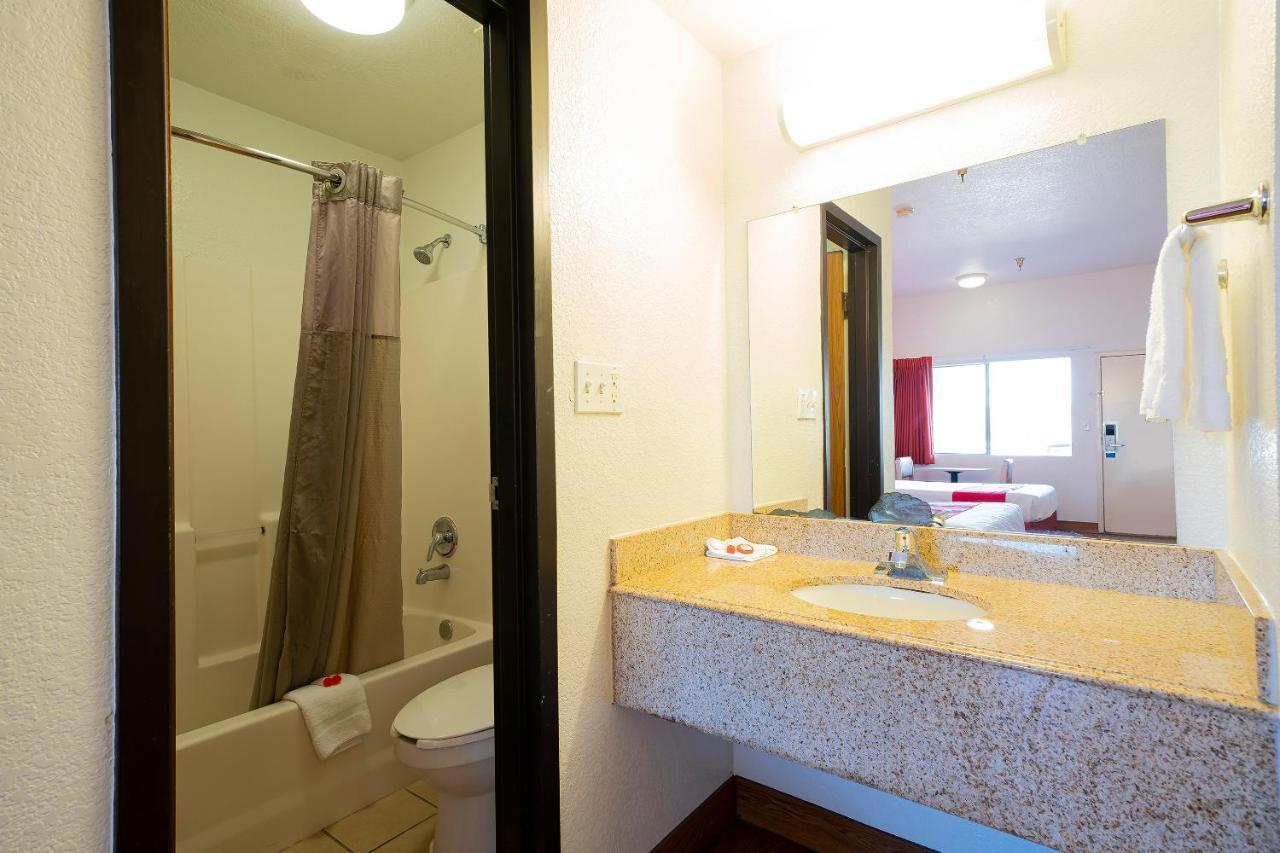 Americas Best Value Inn & Suites Humble Luaran gambar